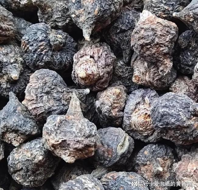 威尼斯官方网站泡玛卡酒：挑选最好白酒和生果配比带来甘旨的果酒体验(图1)